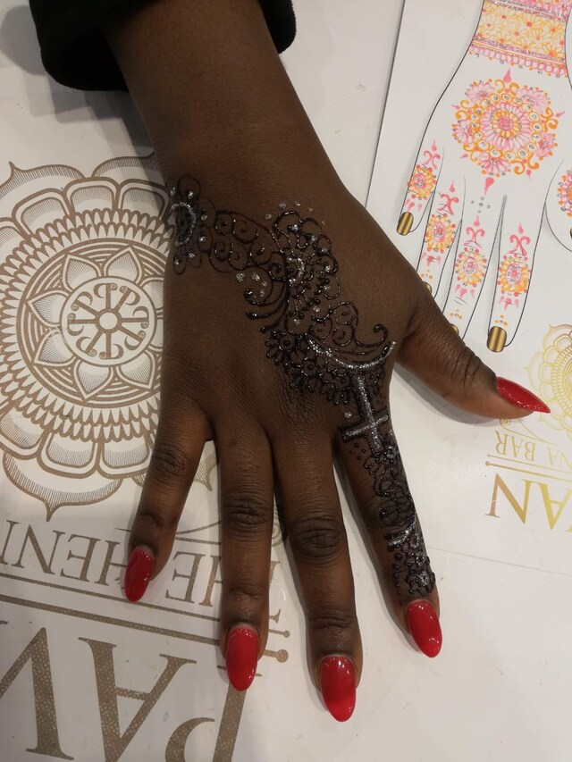 Huq That, Henna Collective 35