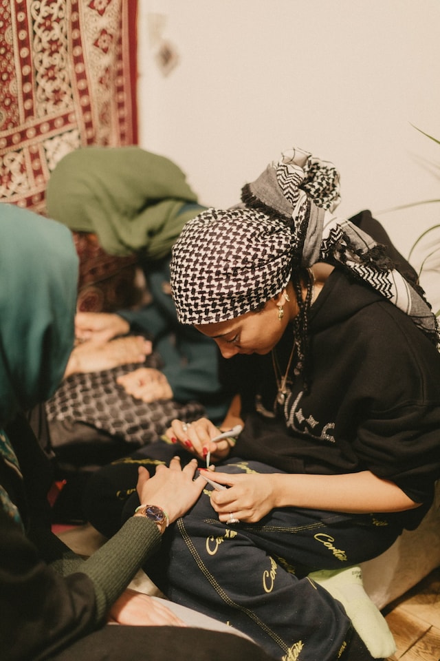 Huq That, Henna Collective 7