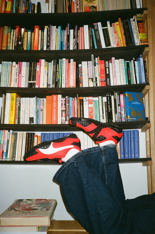 RED SHOE 16