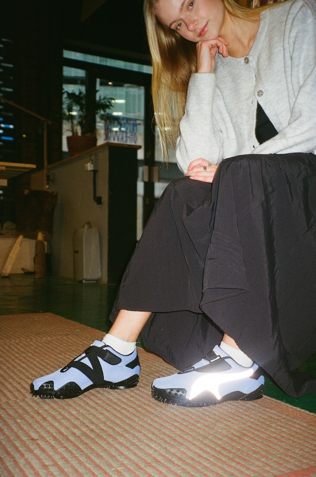 SHOE 18