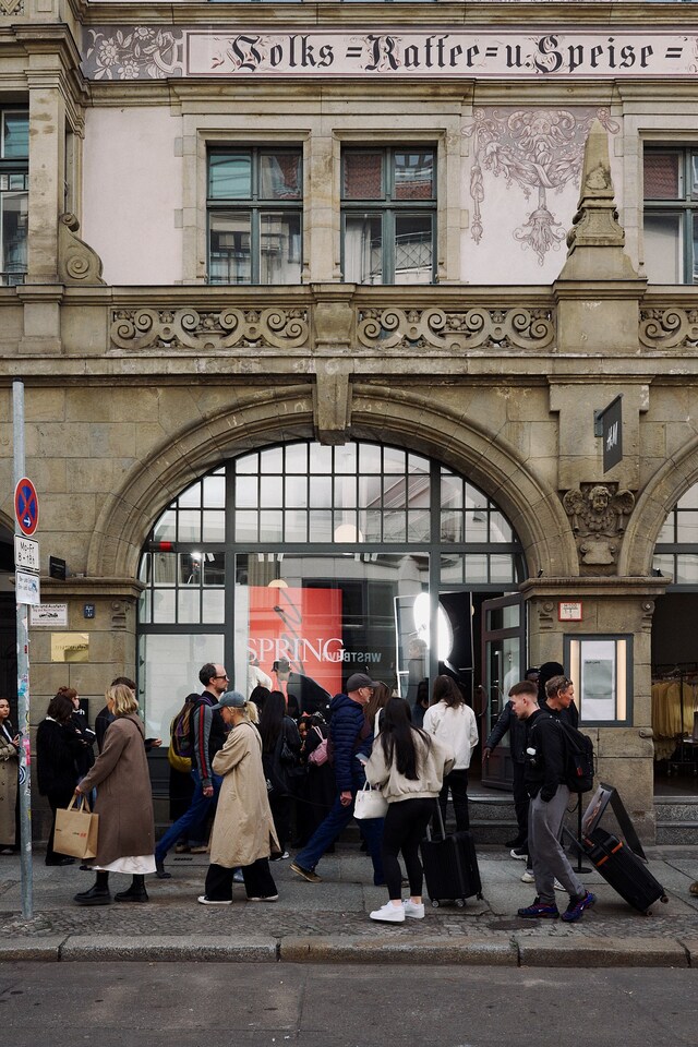 Rita Lino photo session at H&amp;M in Berlin 20