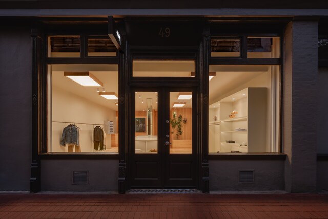 ST&#220;SSY OPENS IN VANCOUVER (AGAIN)