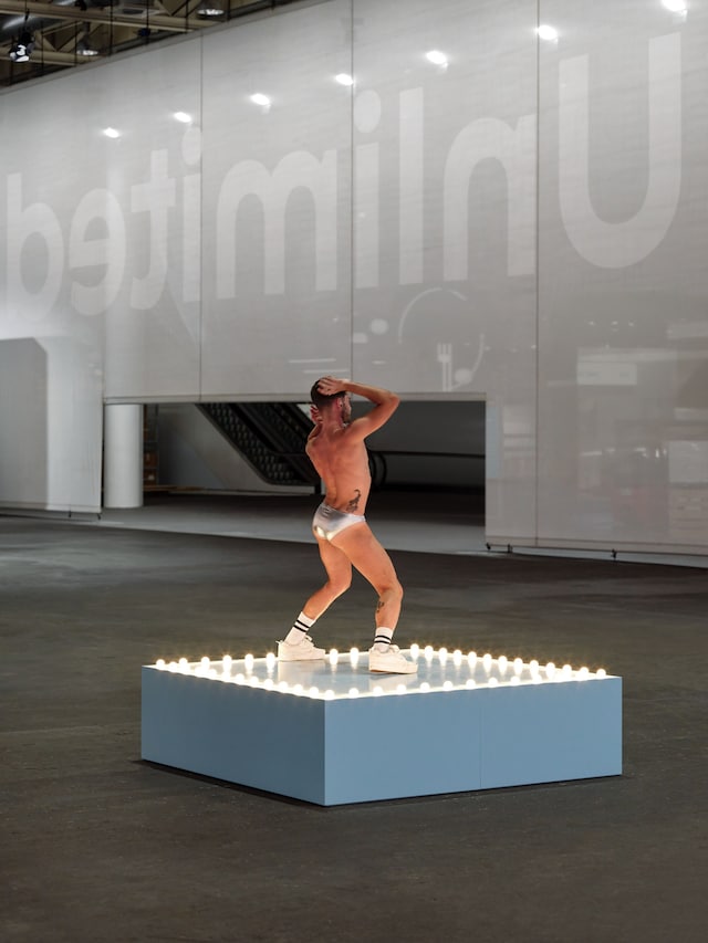 Felix Gonzalez-Torres, Unlimited 0