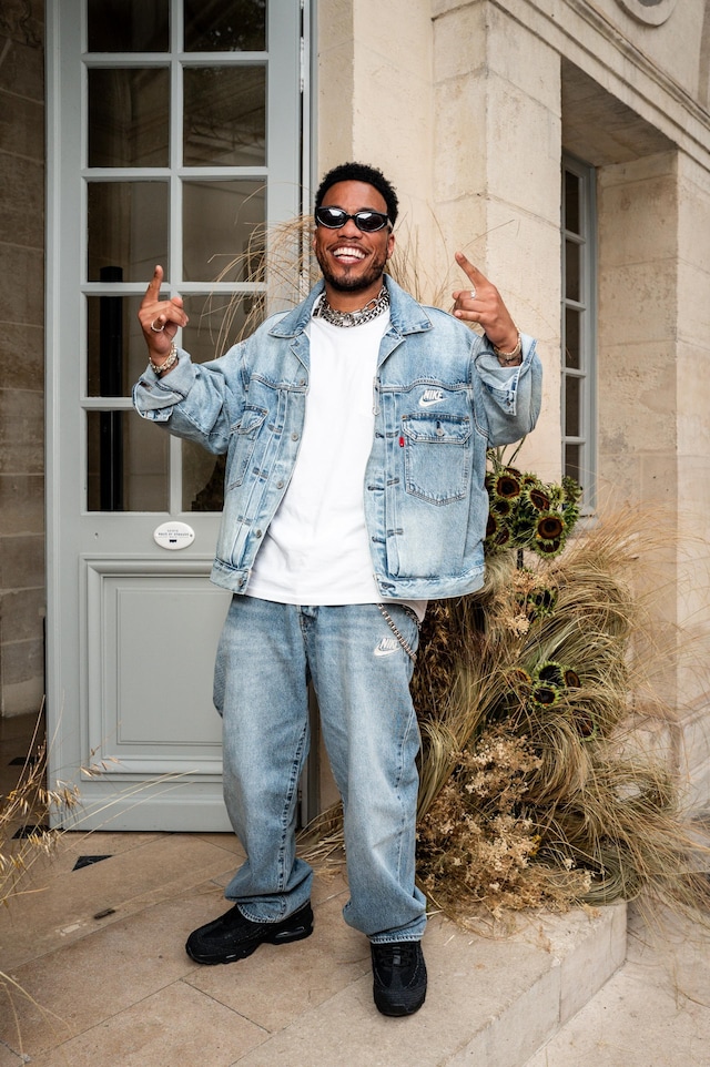 NIKE JOINS FORCES WITH LEVI’S