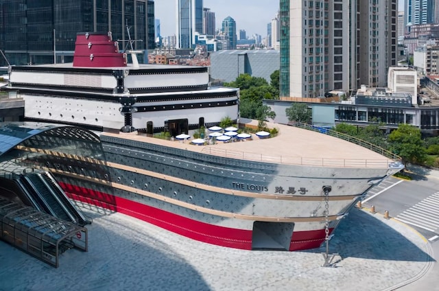 ALL ABOARD THE LOUIS VUITTON