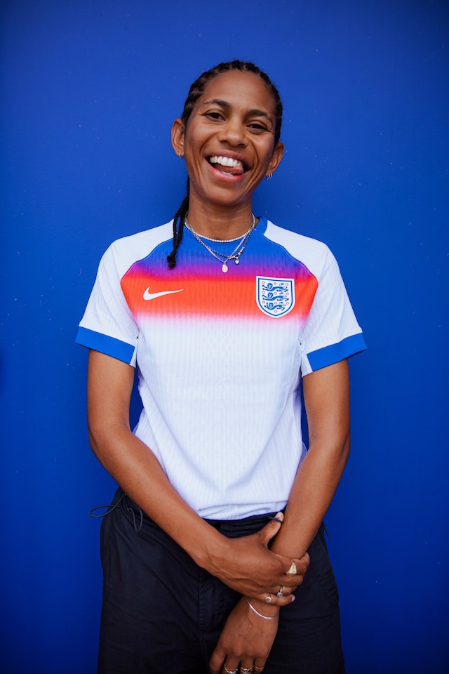 Lioness fans Nike 9