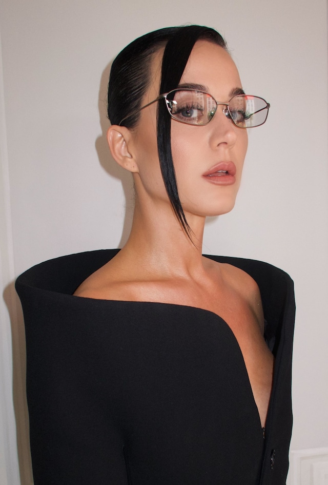 Community Alexandra French makeup artist 3