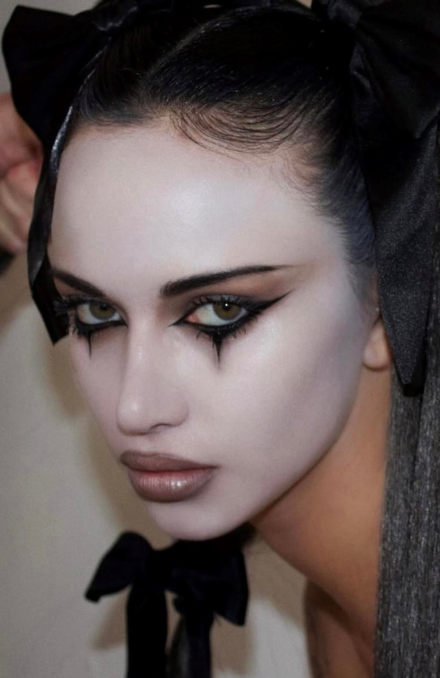 Community Alexandra French makeup artist 0