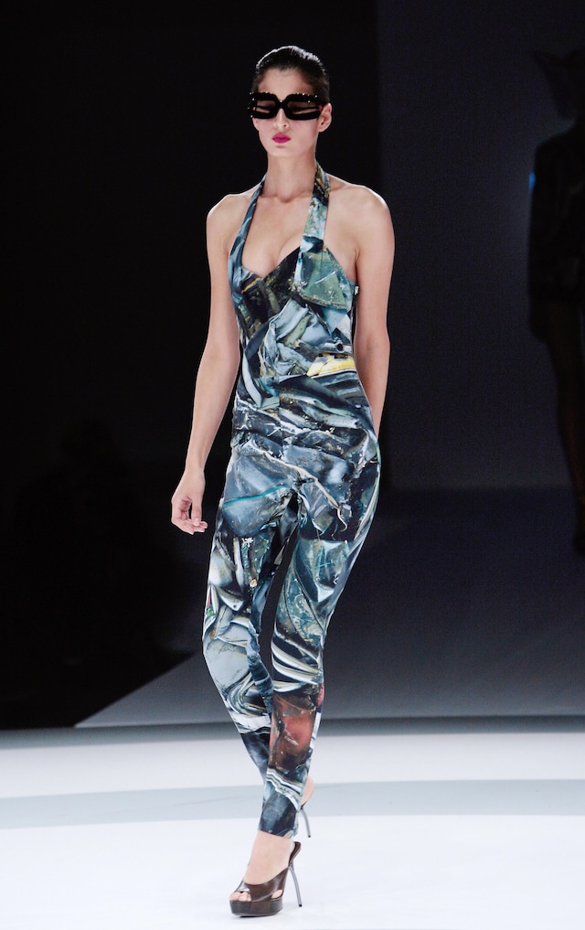 Hussein Chalayan SS09 3