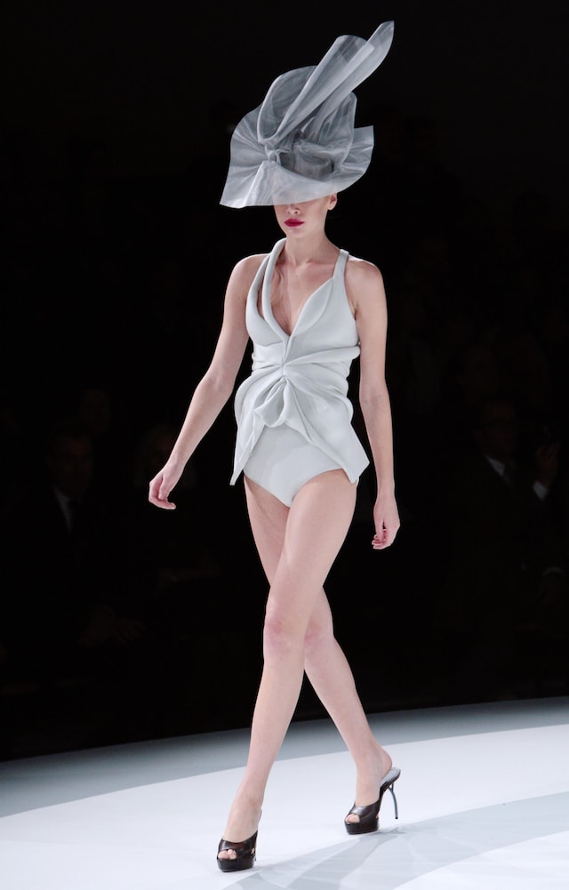 Hussein Chalayan SS09 10