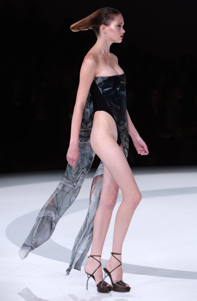 Hussein Chalayan SS09 13