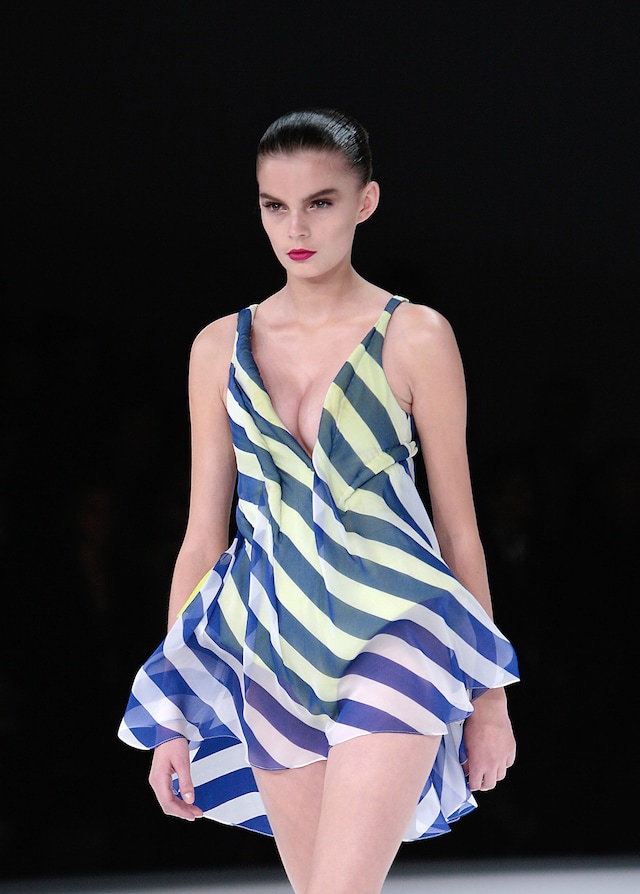 Hussein Chalayan 作品集 Hussein Chalayan SS09: Inertia | Dazed