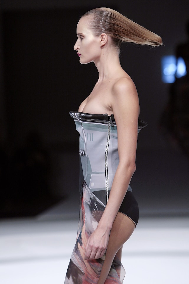 Hussein Chalayan SS09 16