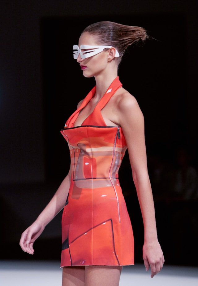 Hussein Chalayan SS09 22