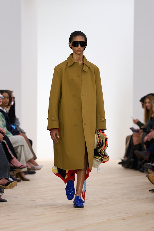 Loewe SS26 42
