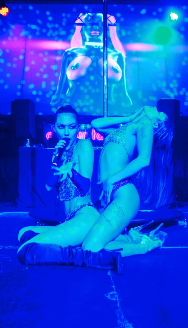 Copy of share-FF05F000-80B2-4CB4-96D7-FD8B2065D2FF 13