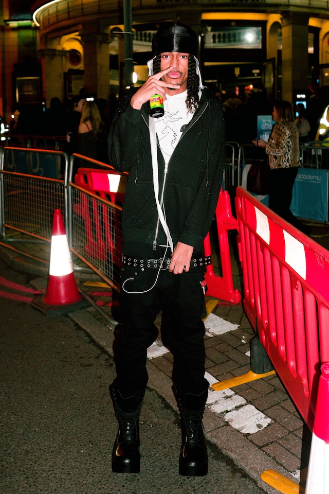 2hollis London street style 12