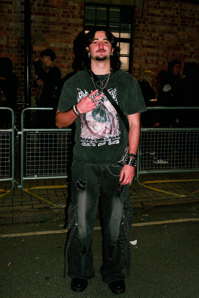 2hollis London street style 16