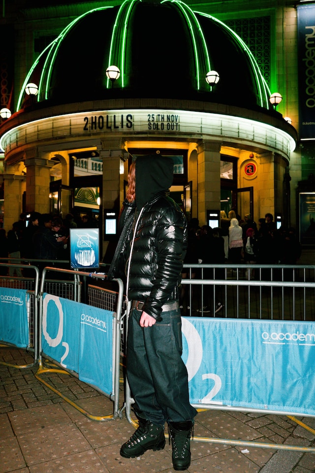 2hollis London street style 19