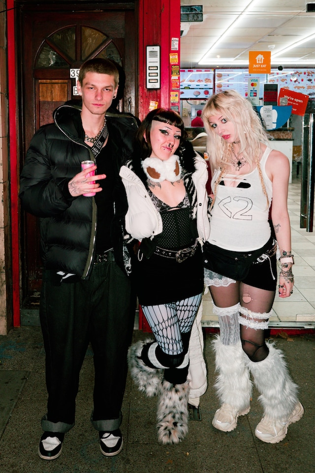 2hollis London street style 1