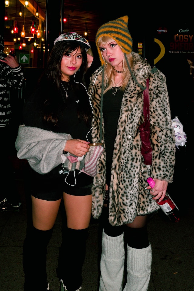 2hollis London street style 25