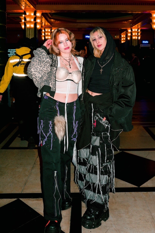 2hollis London street style 34