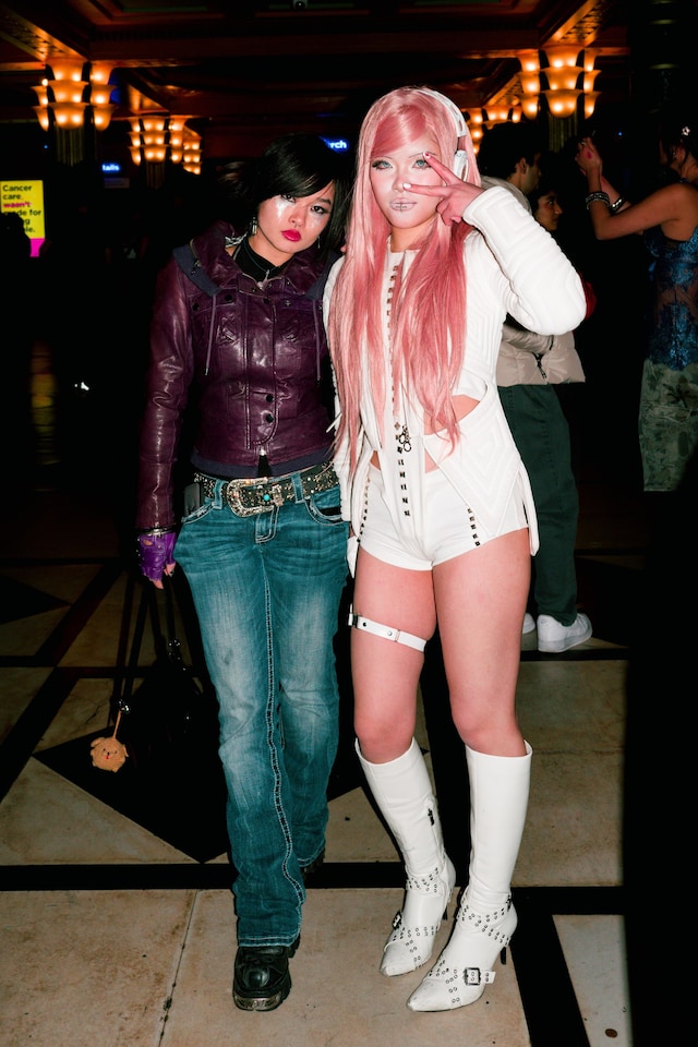 2hollis London street style 37