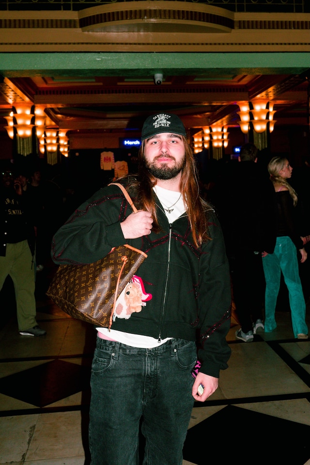 2hollis London street style 39