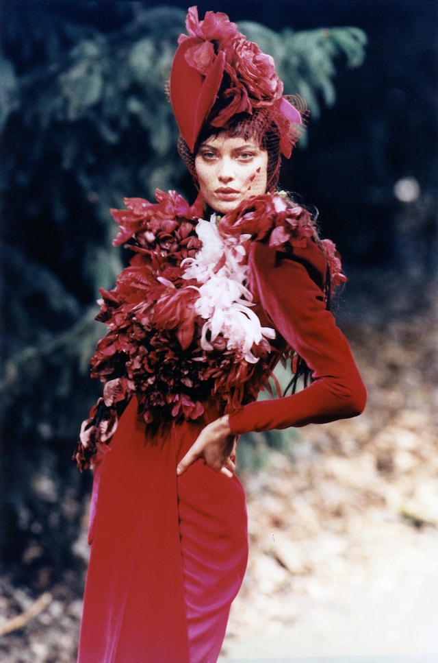 Shalom Harlow iconic catwalk moments 10