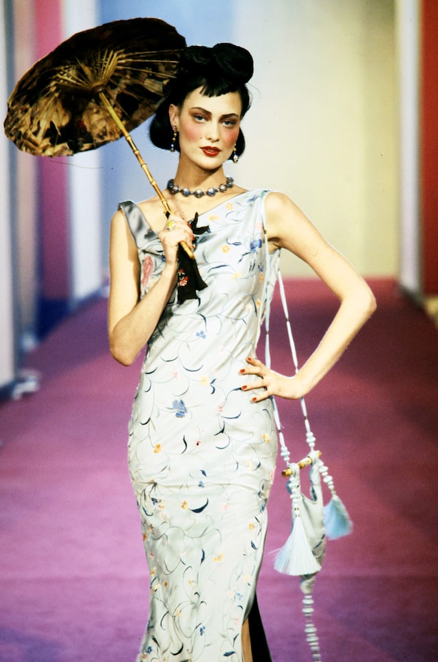 Shalom Harlow iconic catwalk moments 7