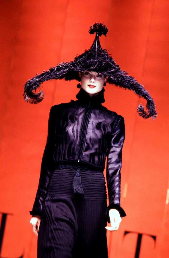 Shalom Harlow iconic catwalk moments 21