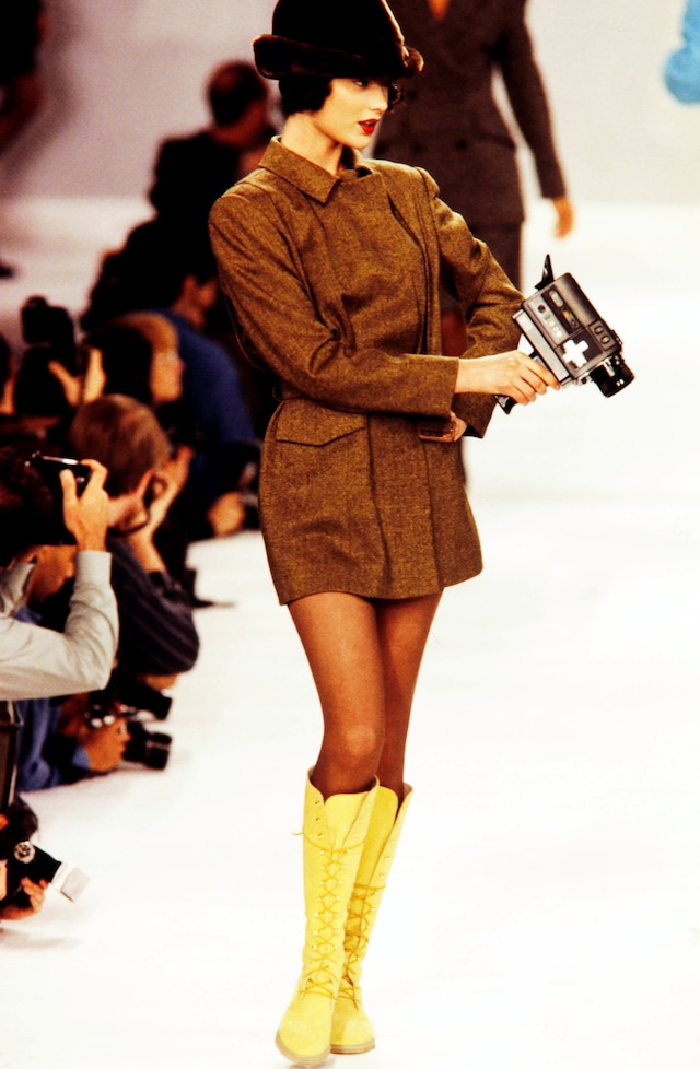 Shalom Harlow iconic catwalk moments 3