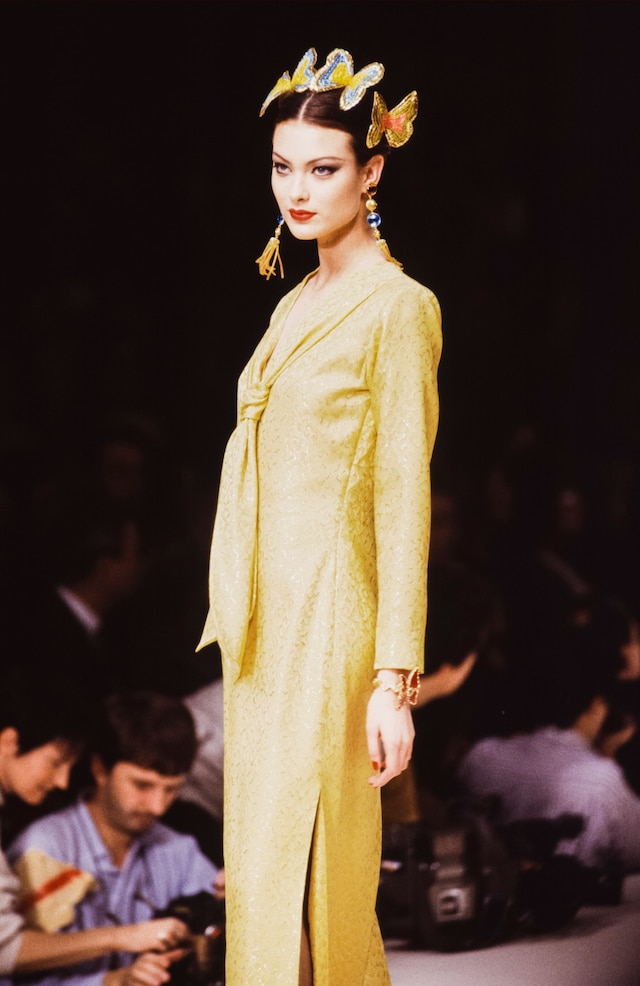 Shalom Harlow iconic catwalk moments 28