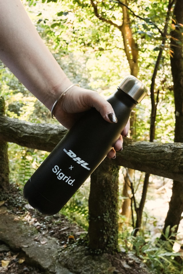 Copy of waterbottle_Sigrid x DHL_Japan - selection 8
