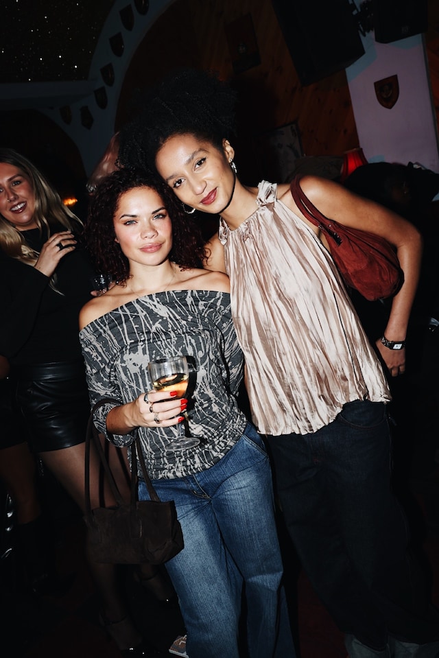 6E7A7EB1-8EFF-442F-A0EF-B03664EF914A 32