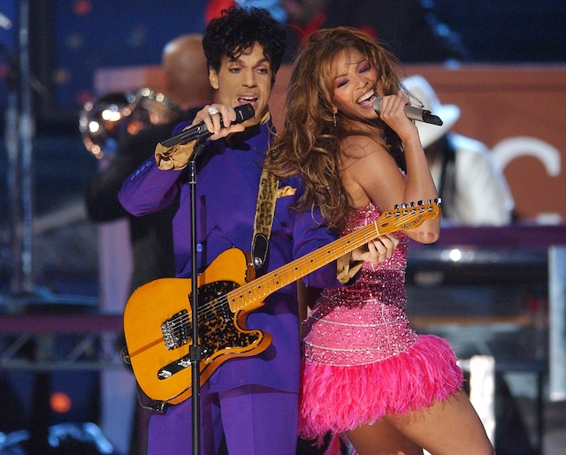 Beyoncé performs with Prince at the 46th Grammys