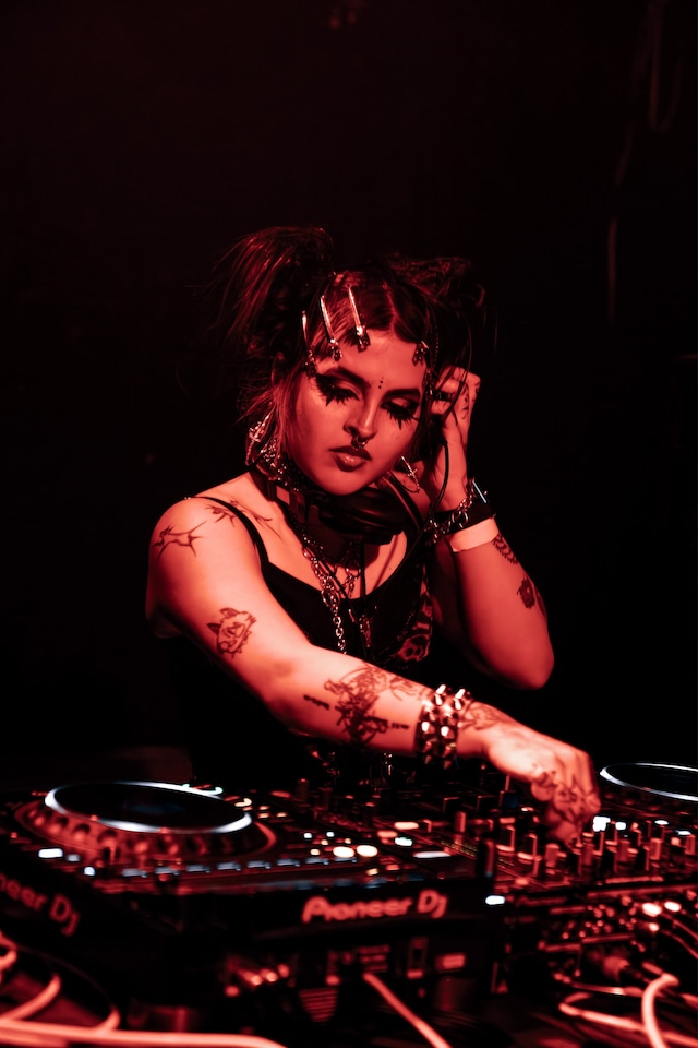 Courteney Frisby Spotlight 11