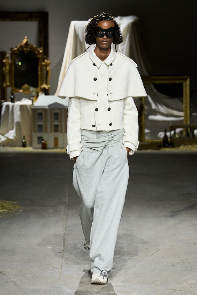 Masks on the AW26 runway 6