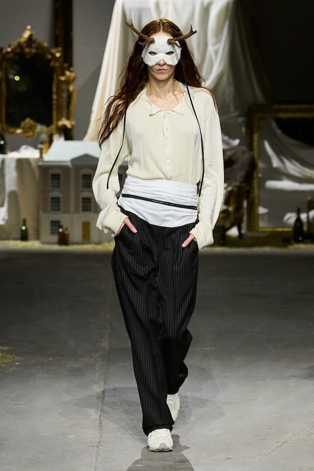 Masks on the AW26 runway 5