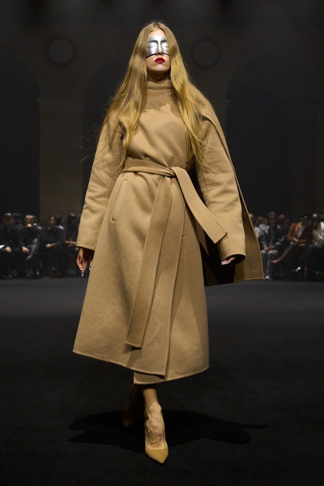 Masks on the AW26 runway 14