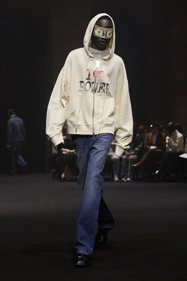 Masks on the AW26 runway 15