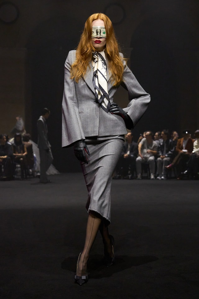 Masks on the AW26 runway 16