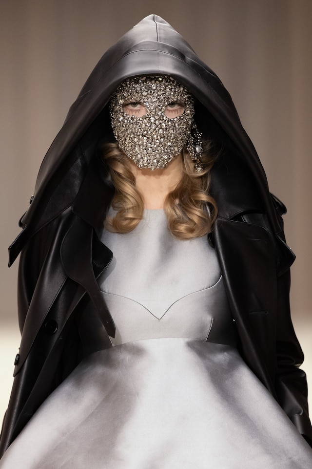 Masks on the AW26 runway 10