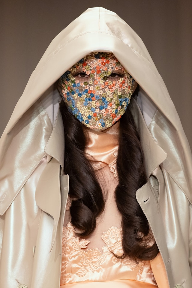 Masks on the AW26 runway 11