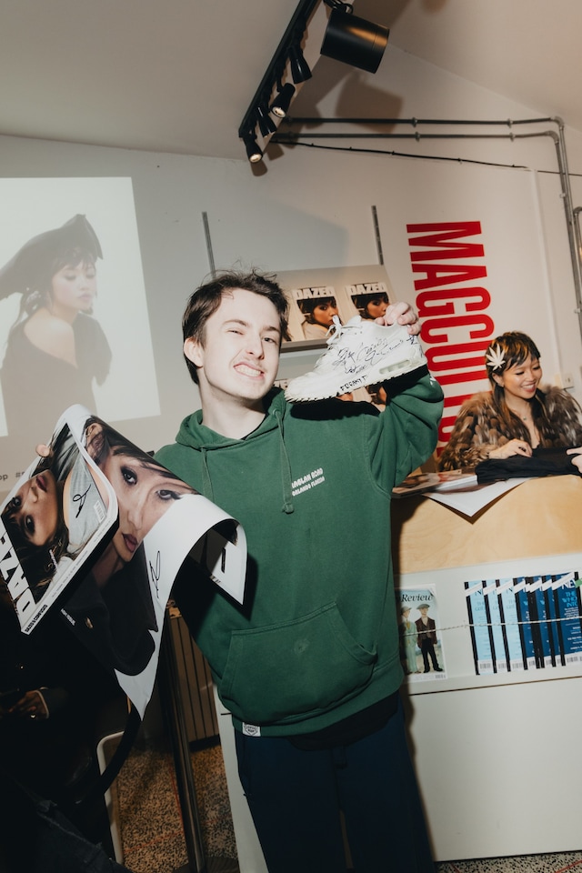 Beabadoobee Dazed cover signing 18