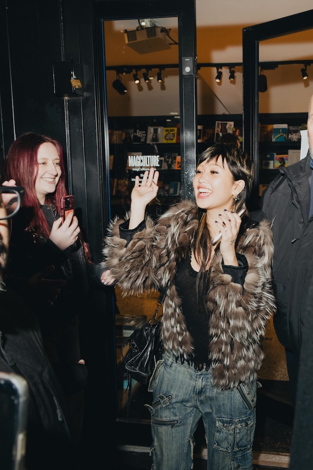 Beabadoobee Dazed cover signing 28