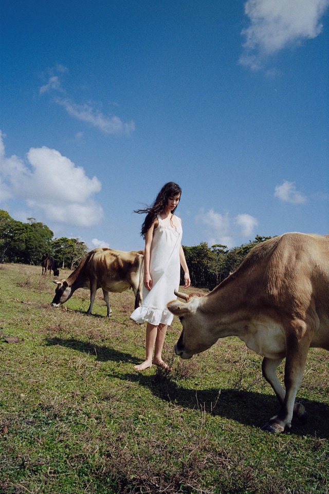 COUCOU_SPRINGCAMPAIGN26_VOILE_FLEURDRESS-WHITE_03 4