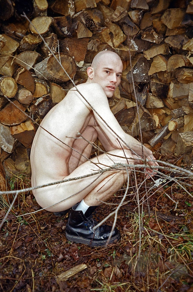 ©slava_mogutin_g_crouching_jeffersonville_2022_WEB 2