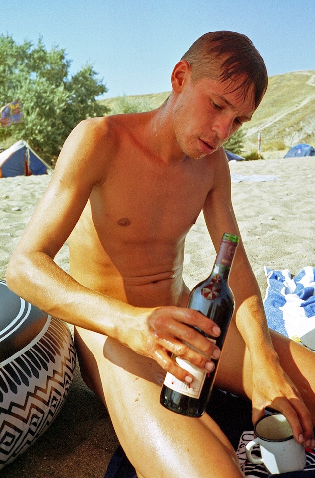 ©slava_mogutin_lost_boys_nude_wine_crimea_2004_WEB 11
