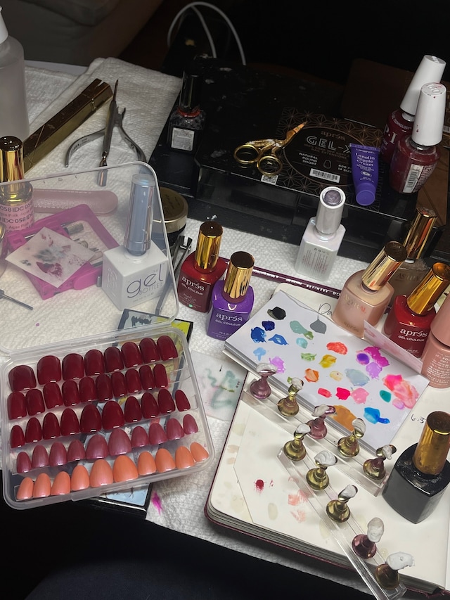BTS of Euphoria’s nails with Caroline Cotten 7